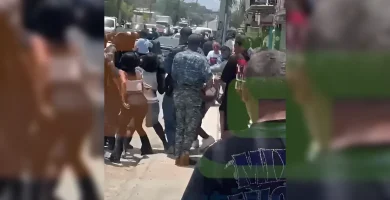 Sepelio en Santiago termina con incidente y versiones cruzadas