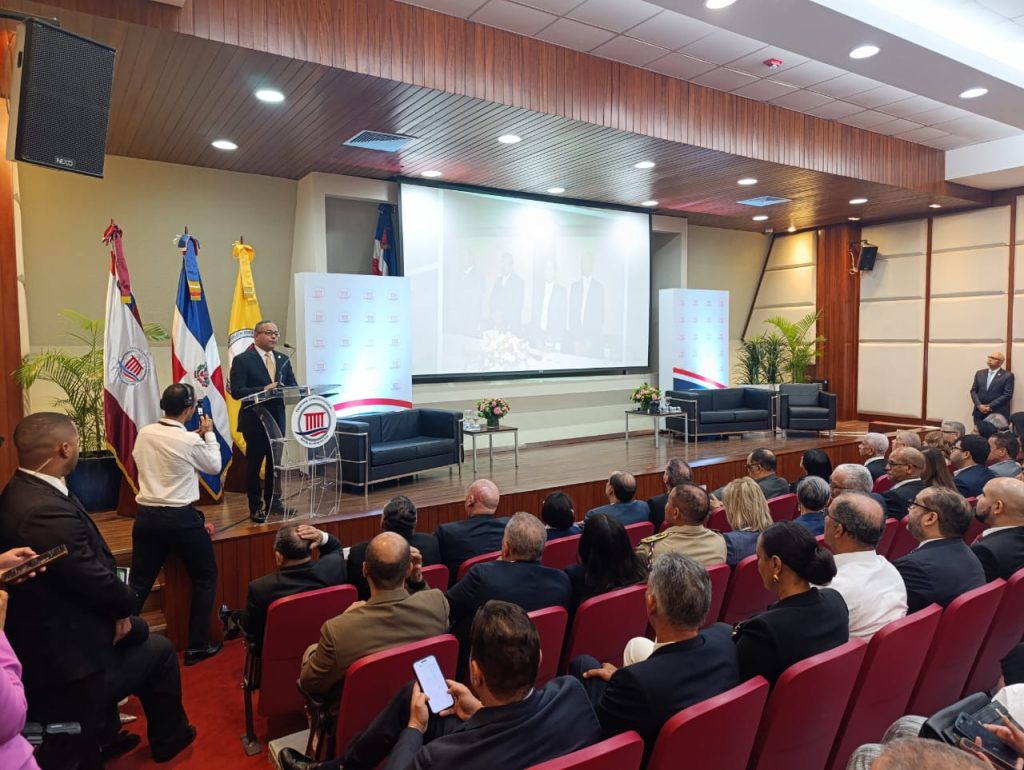 Juristas analizan el rol del Tribunal Constitucional en la protección de la Constitución económica