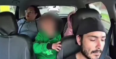 «Es un niño especial»: Mujer explota contra taxista porque le pidió calmar a su hijo autista