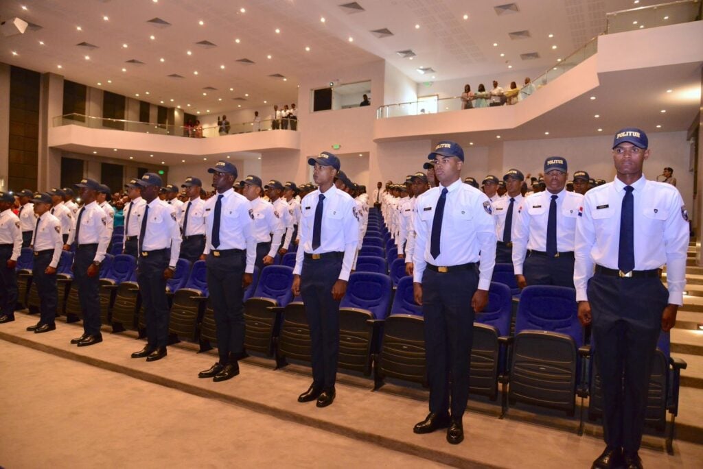 POLITUR gradúa a 236 nuevos agentes de seguridad turística en su XVI promoción