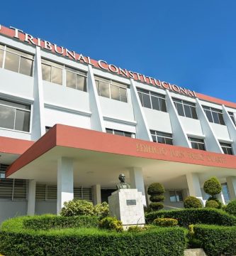 Se acabó el relajo: Tribunal Constitucional prohíbe publicar a morosos que deban mantenimiento en redes sociales