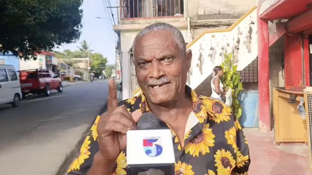 Descargas eléctricas mantienen en alerta a residentes de Carlos Álvarez en Villa Mella