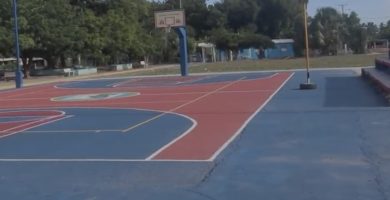 Deportistas de Proyecto 4 de Azua exigen la construcción de un multiuso techado