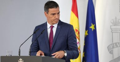 Sánchez denuncia “una violación de la integridad territorial de España”