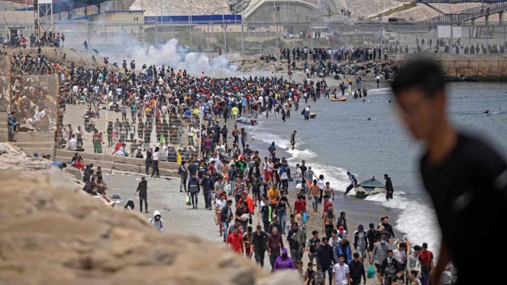 Saqueos y disturbios en España tras la entrada de miles de marroquíes