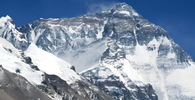 Muere la primera mujer en escalar el Everest