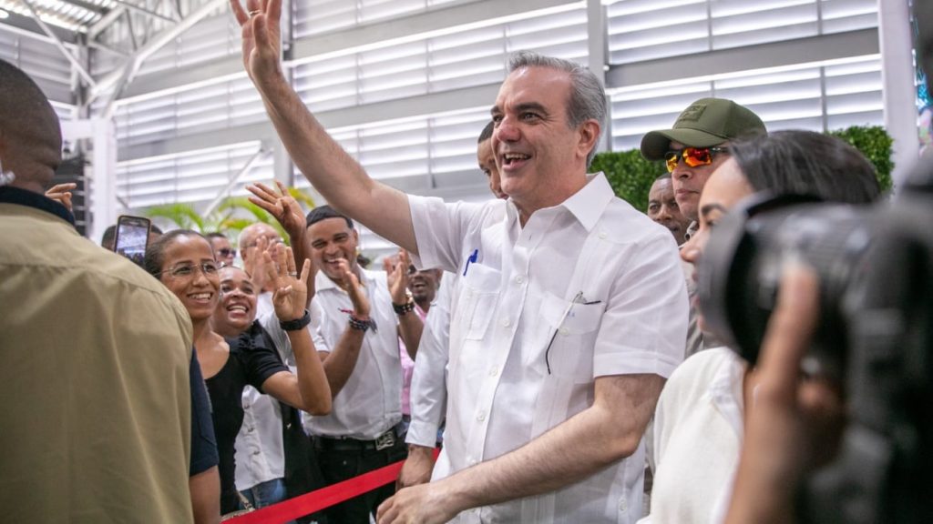 Abinader asiste este sábado a la instalación del nuevo obispo de La Vega
