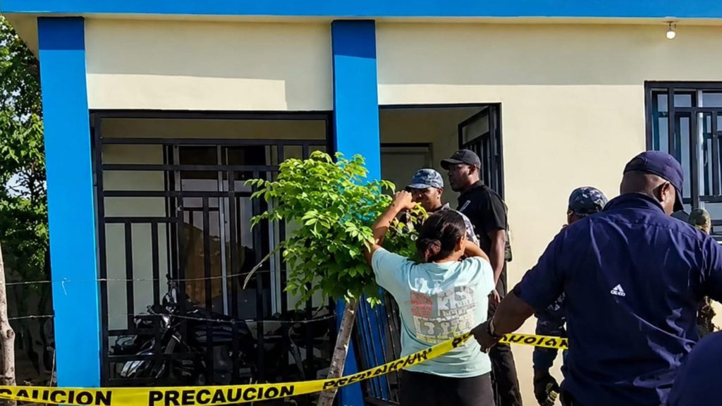 Hallan dos personas muertas dentro de una vivienda en Villa Riva