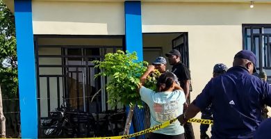 Hallan dos personas muertas dentro de una vivienda en Villa Riva