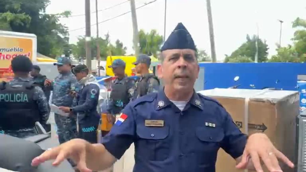 Policía muestra electrodomésticos recuperados tras incendio en L&R Comercial
