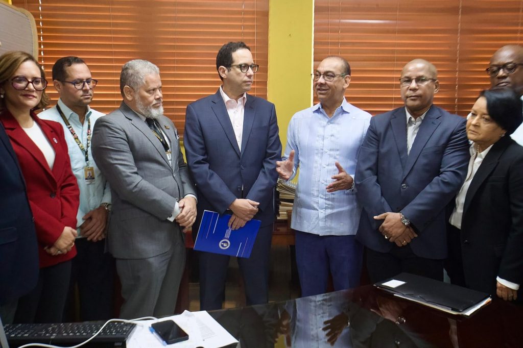 PRM deposita padrón de 1,551,727 militantes ante la JCE