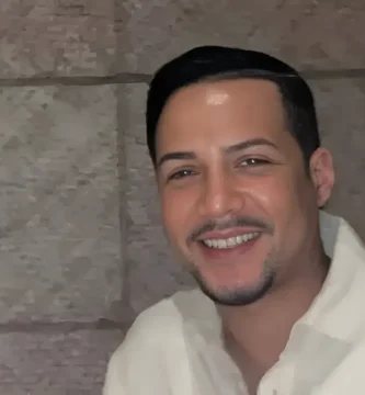 Revelan identidad de hombre hallado en apartamento lujoso de Queens