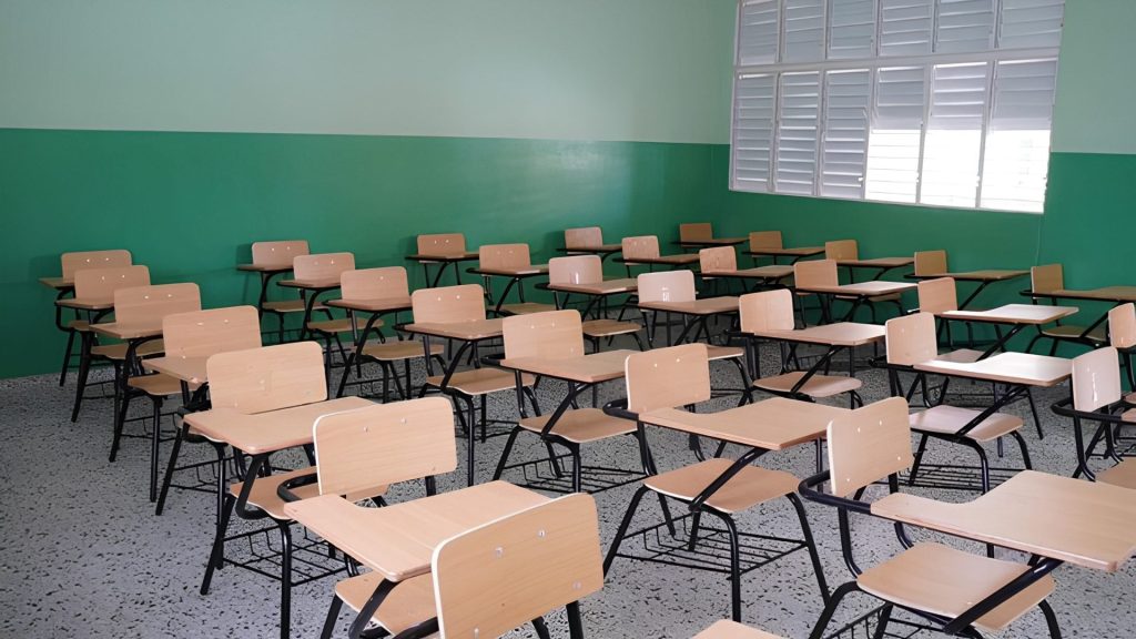 Tienen previsto reducir el déficit de aulas en un 50 %, según Roberto Herrera