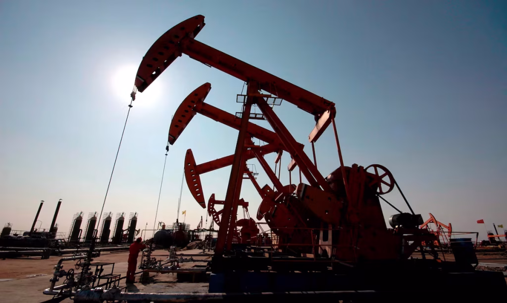 Petróleo de Texas baja un 3,37 % impulsado por posible pacto para abrir estrecho de Ormuz