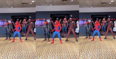 El final inesperado: cinco Spider-Man convierten la salida del cine en un espectáculo