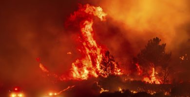 Incendios Forestales arrasa el noroeste de EE. UU. ,Activa emergencia federal
