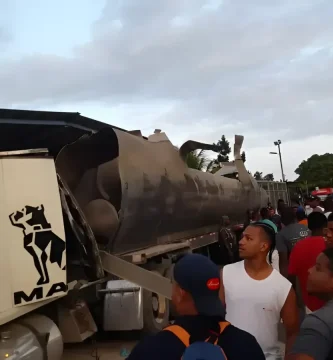 Incidente con camión tanquero deja saldo lamentable en Haina