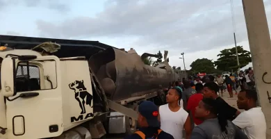 Incidente con camión tanquero deja saldo lamentable en Haina