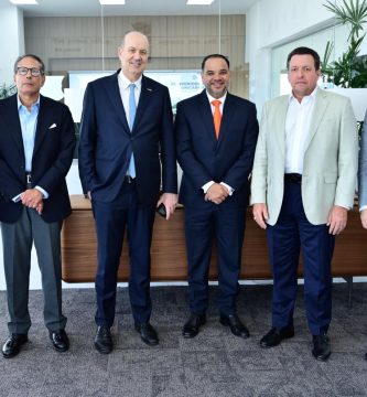 UNICARIBE recibe ministro argentino Federico Sturzenegger para dialogar sobre liderazgo, transformación del Estado e innovación pública