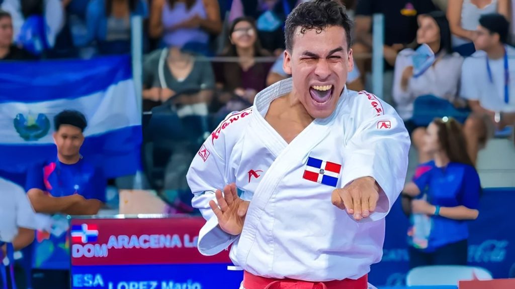 Larry Aracena gana el oro en kata