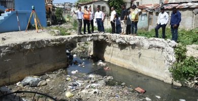 Fellito Suberví supervisa avance de trabajos en cañada Juan Valdez y Los Girasoles en el DN