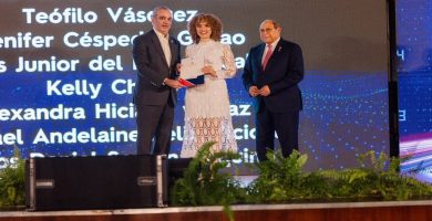 Abinader entrega 1,500 becas y anuncia 5,000 más para estudiantes dominicanos