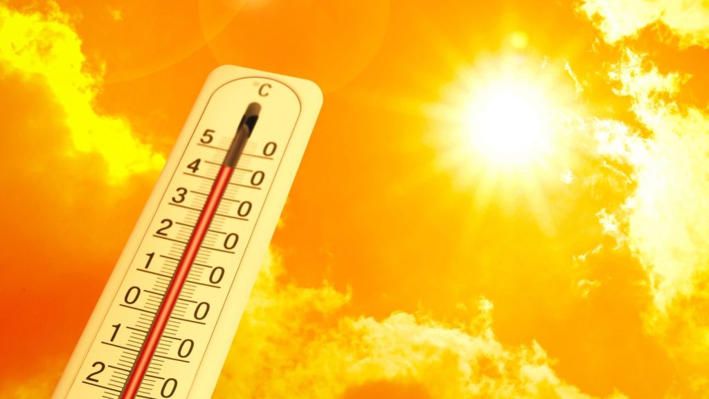 Calor intenso y polvo del Sahara dominarán ambiente este viernes