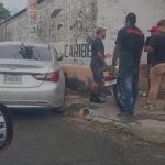 Conductor Impacta poste de luz al tratar de impedir atraco