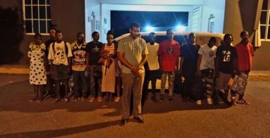 Detienen dominicano que transportaba a 14 haitianos ilegales en Santiago