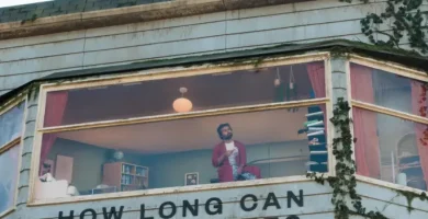 ¿Cuánto puedes sobrevivir? La campaña de Netflix en la que «atrapó» a un hombre en una valla para promocionar ‘The Last House’
