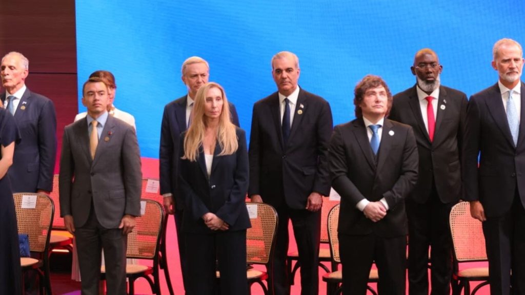 Abinader concluye agenda en Colombia y sale hacia la RD tras toma de posesión de Abelardo de la Espriella