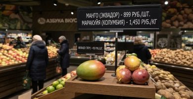 ¡Una piña a US$20! Influencer colombiano muestra los altos precios de frutas latinoamericanas en Rusia