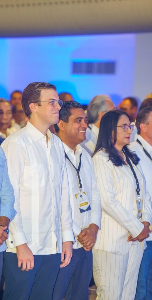 Hijo de Carolina Mejía, Juan Garrigó asume la Secretaría General del PRM tras recibir el cargo de su madre