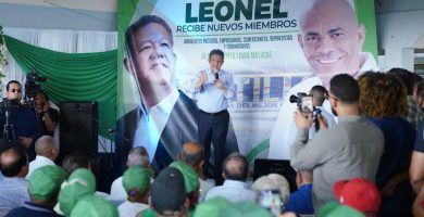 Leonel Fernández: “El Gobierno le está tirando al cuello y a los bolsillos del pueblo dominicano”