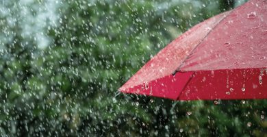 Aguaceros y tronadas se esperan este lunes por onda tropical y vaguada