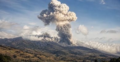 VIDEO: Tras terremoto de 7,4 en Colombia volcán Puracé registra emisiones de gas y ceniza