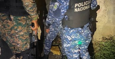 Policía ocupa cuatro armas de fuego y drogas durante operativos preventivos en Los Guaricanos, SDN