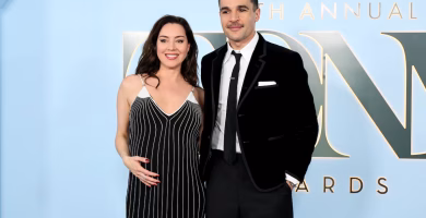 La actriz Aubrey Plaza da la bienvenida a su primer hijo a los 42 años