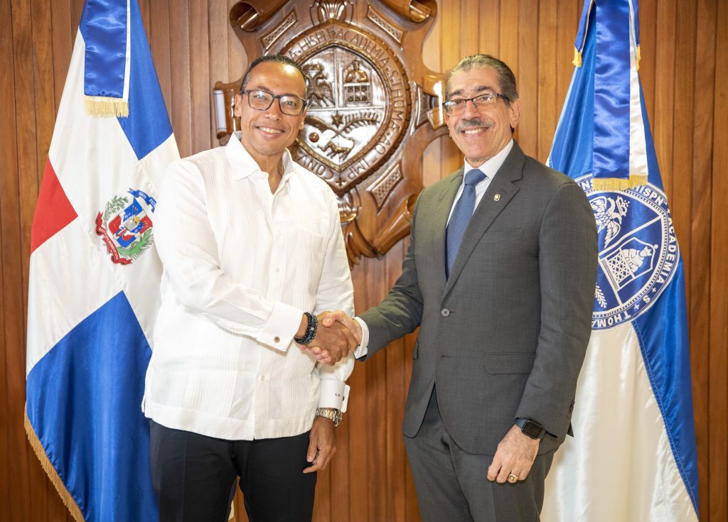 UASD y Pasaportes acuerdan habilitar oficinas biométricas en la sede y recintos universitarios