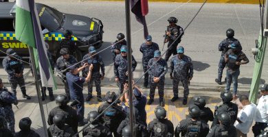 Director de la Policía supervisa despliegue de agentes en Navarrete tras protestas en el Cibao
