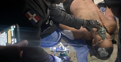 Hallan inconscientes a hombres que pintaban cisterna de una escuela