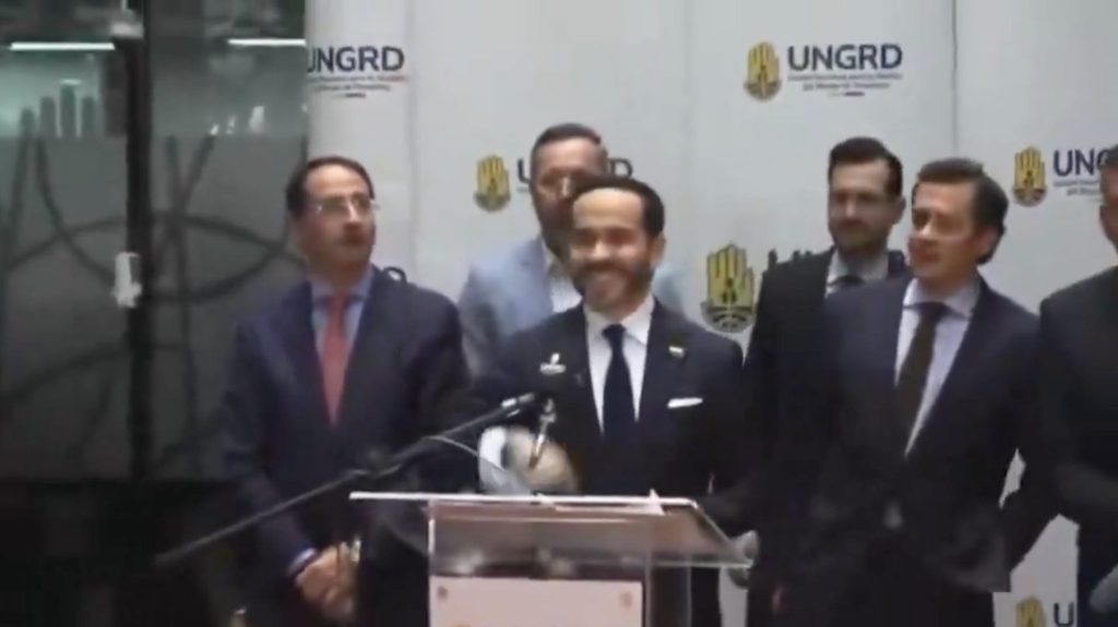 ¡Saludando y sonriente! Así apareció el presidente de Colombia antes de hablar de la tragedia