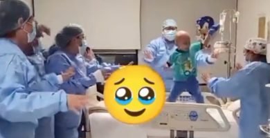 Una sonrisa que lo cambió todo: niño convierte hospital en escenario de alegría