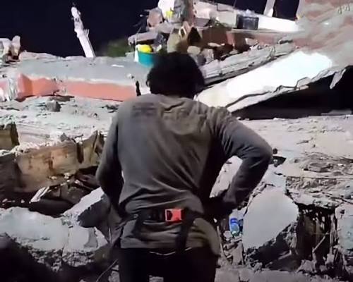 “Mi niña está aquí”: padre espera entre escombros por su hija de 11 años tras terremoto en Cali
