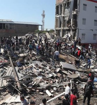 Gritos de alegría tras rescate con vida en Colombia: el silencio fue clave para hallarlo entre los escombros
