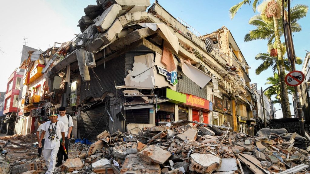 Asciende a 250 la cifra de muertos por terremoto en Colombia