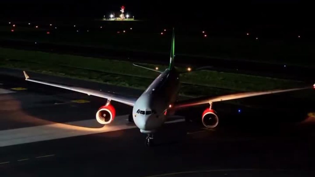 Primer avión de Bukele despega con 51 toneladas de ayuda para Colombia tras el terremoto