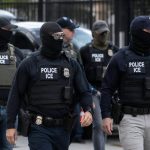 Trump planea que los agentes de inmigración lleven guantes que den descargas eléctricas