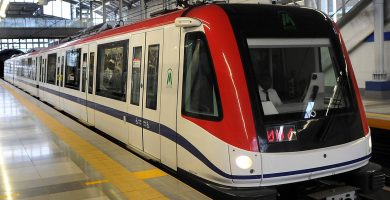 “Todo falla, hasta la tierra”: ciudadano reacciona a suspensión del servicio en el Metro por más de una hora