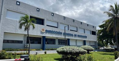 Migración aclara quién puede colocar y levantar un impedimento de salida en RD